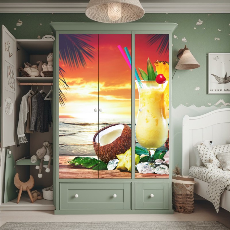 Naklejka na szafę tropikalny zachód słońca na plaży z koktajlem – Wallissimo® Naklejka na szafę tropikalny zachód słońca na plaży z koktajlem – Wallissimo®