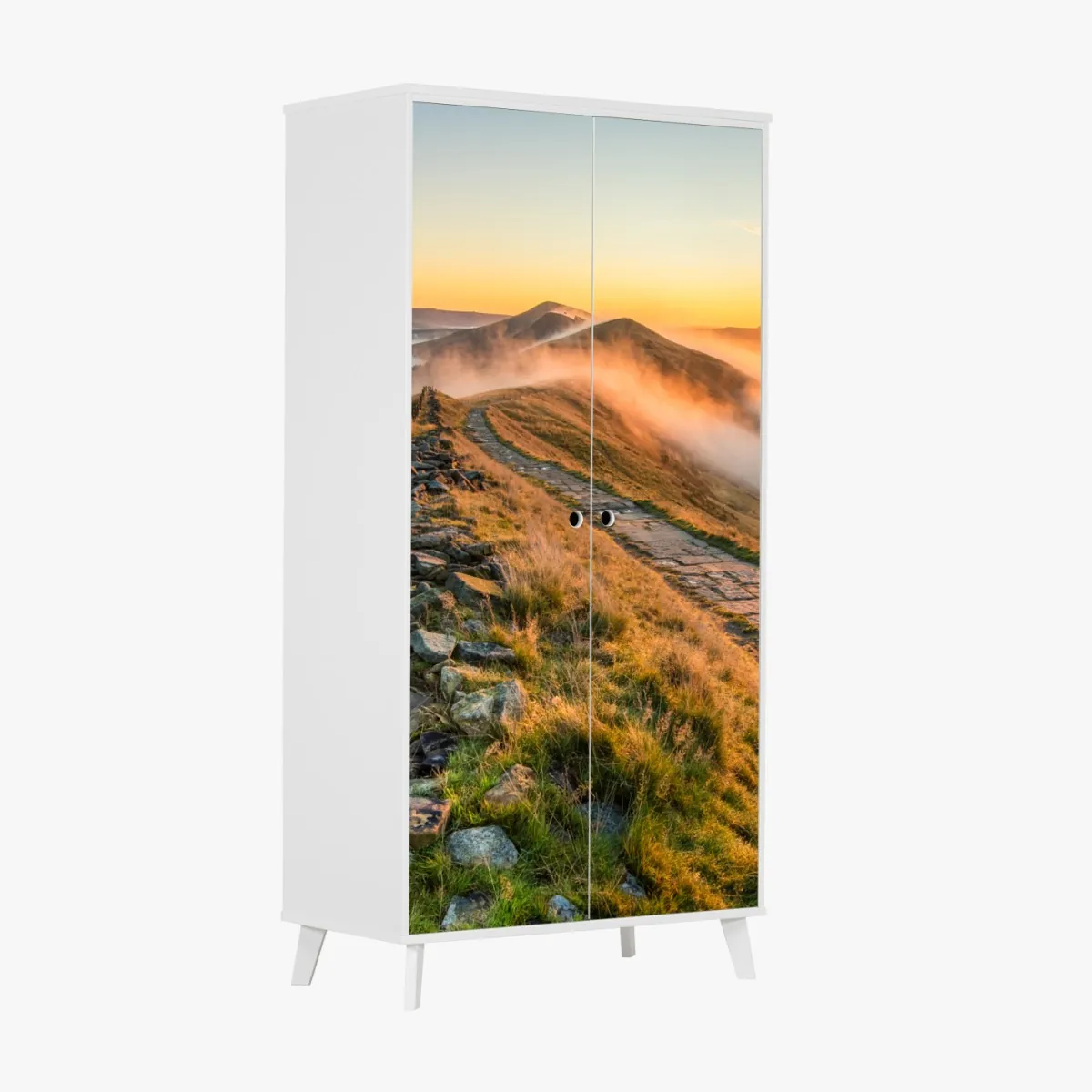 Naklejka na szafę wschód słońca nad mglistym grzbietem z kamienną ścieżką – Wallissimo® Naklejka na szafę wschód słońca nad mglistym grzbietem z kamienną ścieżką – Wallissimo®