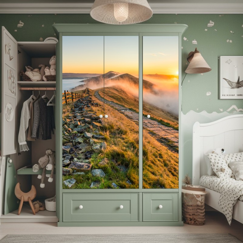 Naklejka na szafę wschód słońca nad mglistym grzbietem z kamienną ścieżką – Wallissimo® Naklejka na szafę wschód słońca nad mglistym grzbietem z kamienną ścieżką – Wallissimo®