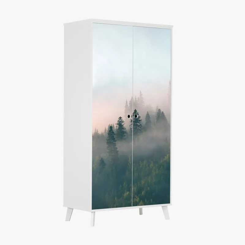 Naklejka na szafę mglisty poranek w lesie