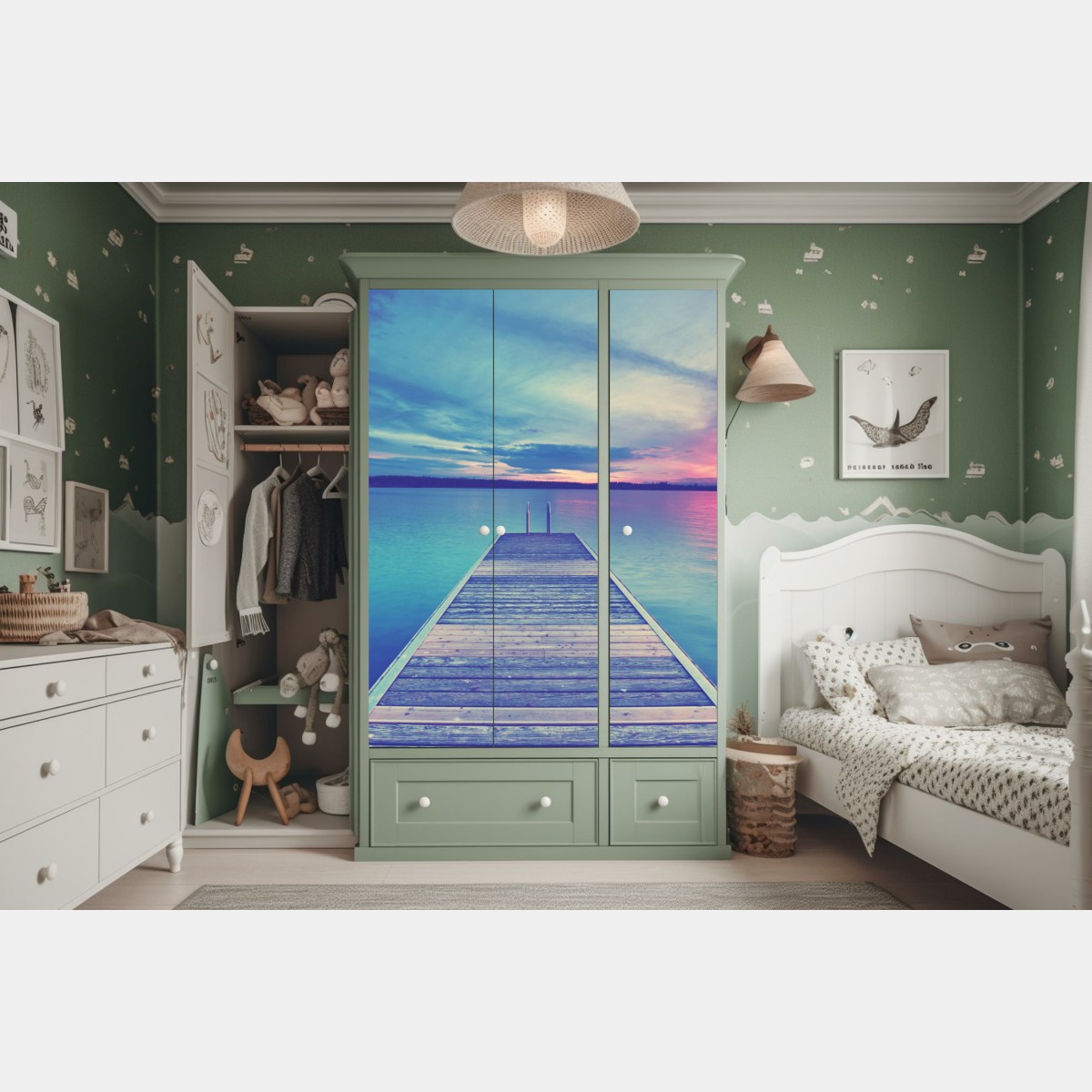 Naklejka na szafę pastelowy pomost nad jeziorem o zachodzie słońca – Wallissimo® Naklejka na szafę pastelowy pomost nad jeziorem o zachodzie słońca – Wallissimo®