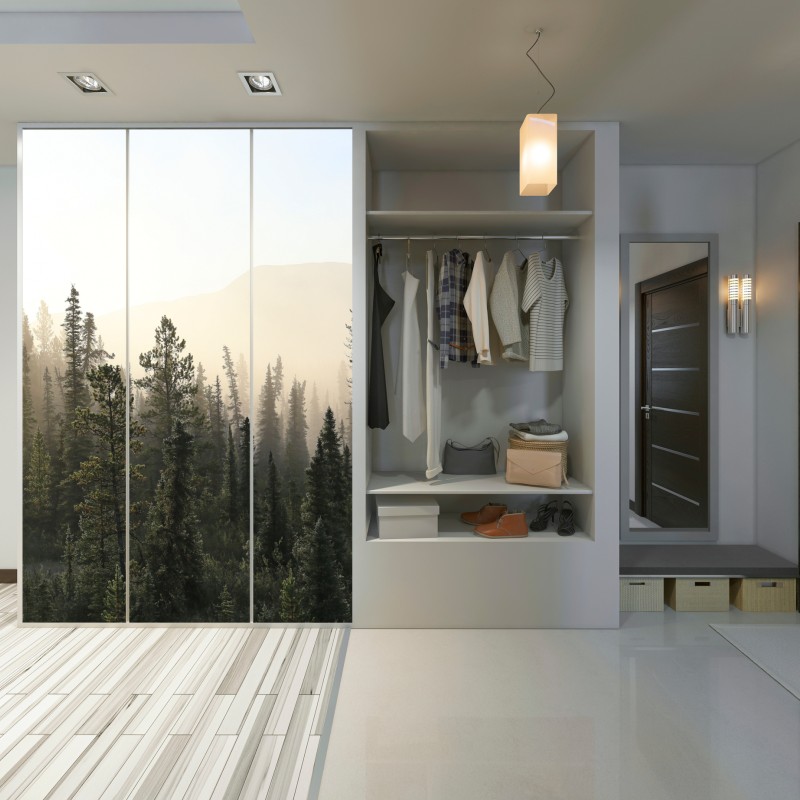 Naklejka na szafę mglisty las sosnowy o wschodzie słońca – Wallissimo® Naklejka na szafę mglisty las sosnowy o wschodzie słońca – Wallissimo®