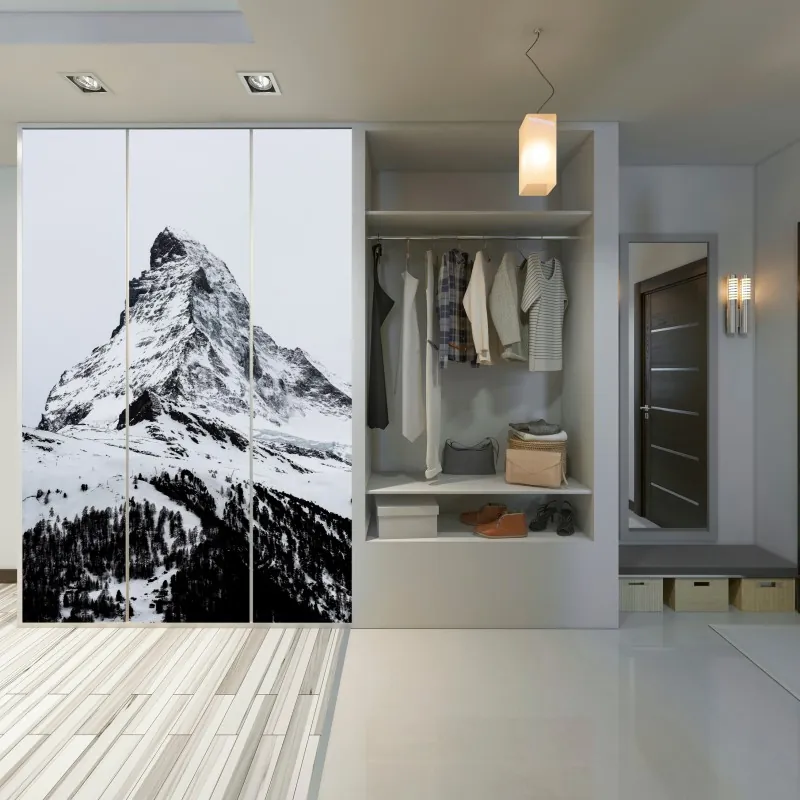 Naklejka na szafę samotny pokryty śniegiem szczyt górski – Wallissimo® Naklejka na szafę samotny pokryty śniegiem szczyt górski – Wallissimo®