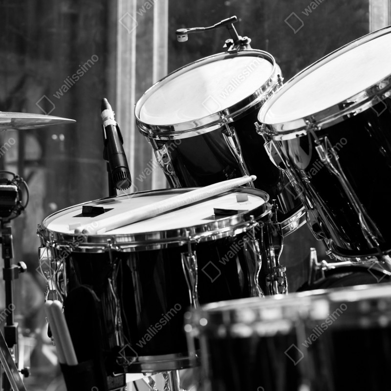 Naklejka na szafę czarno-białe zbliżenie zestawu perkusyjnego – Wallissimo® Naklejka na szafę czarno-białe zbliżenie zestawu perkusyjnego – Wallissimo®