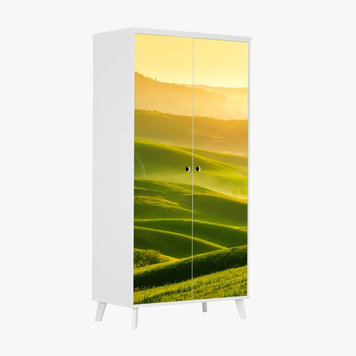 Naklejka na szafę złoty wschód słońca nad zielonymi falującymi wzgórzami – Wallissimo® Naklejka na szafę złoty wschód słońca nad zielonymi falującymi wzgórzami – Wallissimo®