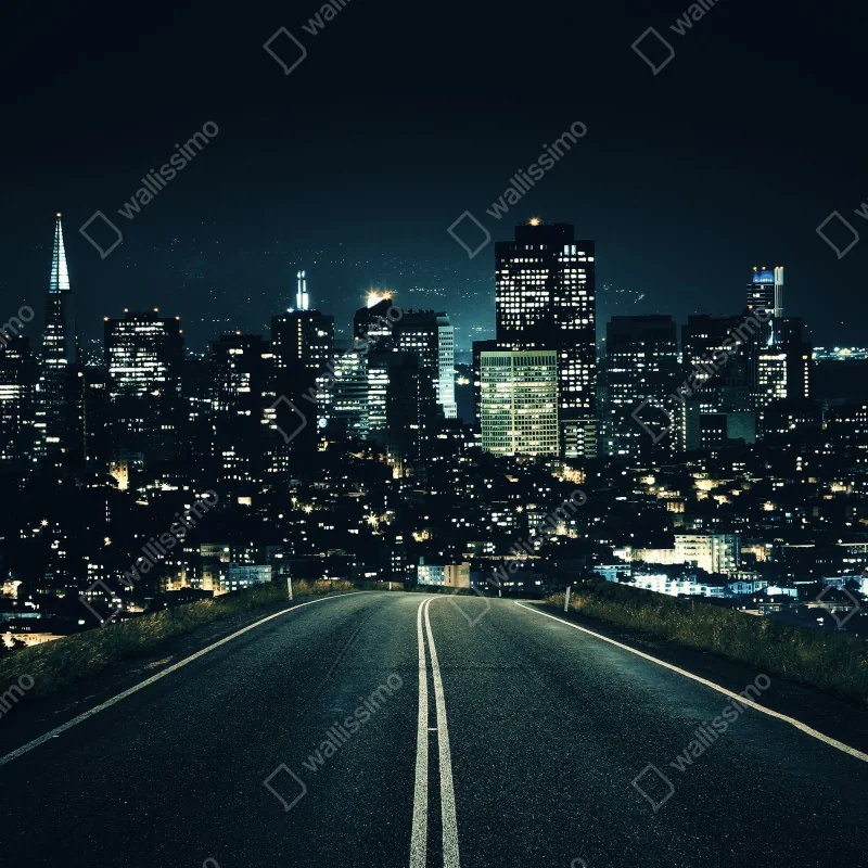 Naklejka na szafę droga prowadząca do oświetlonej panoramy miasta nocą – Wallissimo® Naklejka na szafę droga prowadząca do oświetlonej panoramy miasta nocą – Wallissimo®