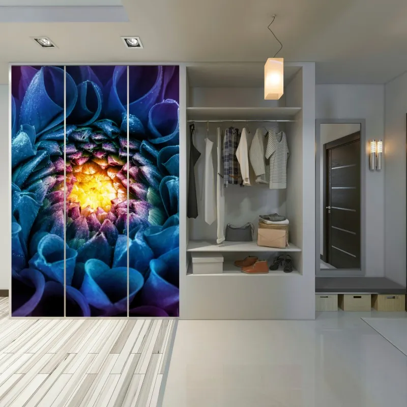 Naklejka na szafę intensywna niebieska chryzantema z bliska – Wallissimo® Naklejka na szafę intensywna niebieska chryzantema z bliska – Wallissimo®