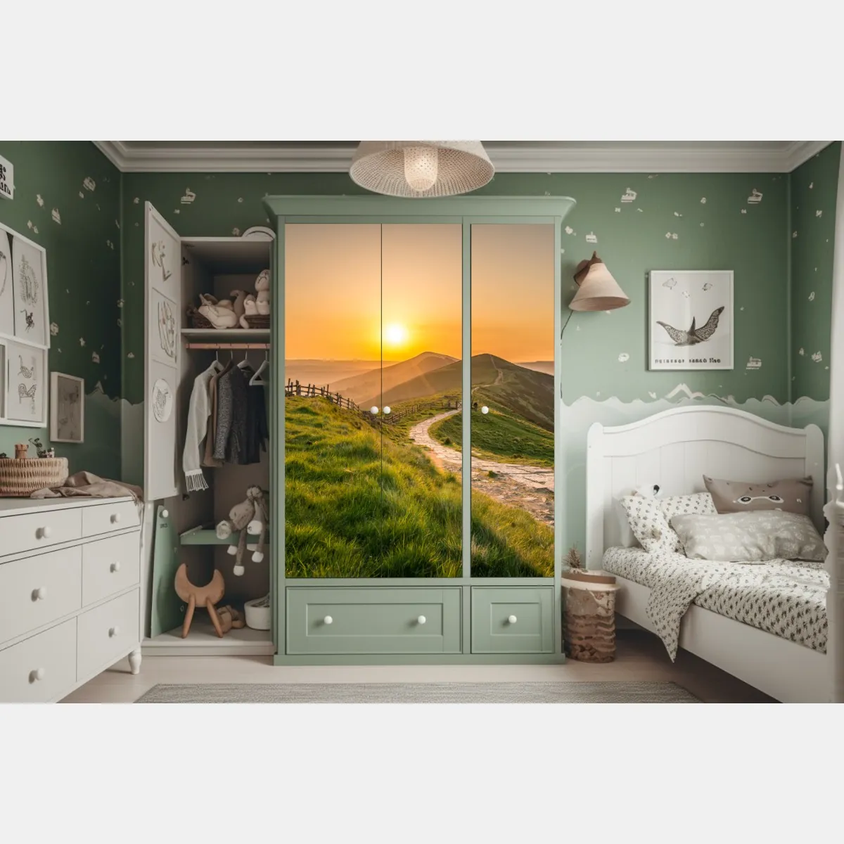 Naklejka na szafę wschód słońca nad zielonymi pagórkami – Wallissimo® Naklejka na szafę wschód słońca nad zielonymi pagórkami – Wallissimo®