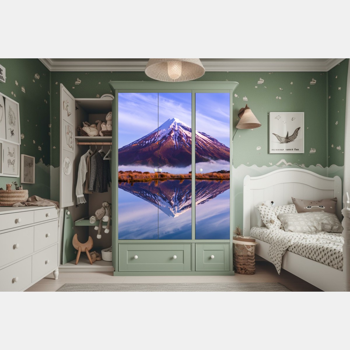 Naklejka na szafę majestatyczne odbicie góry o wschodzie słońca – Wallissimo® Naklejka na szafę majestatyczne odbicie góry o wschodzie słońca – Wallissimo®