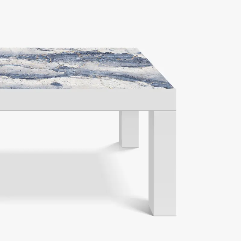 Naklejka na biurko i stół niebieski marmur ze złotymi żyłami