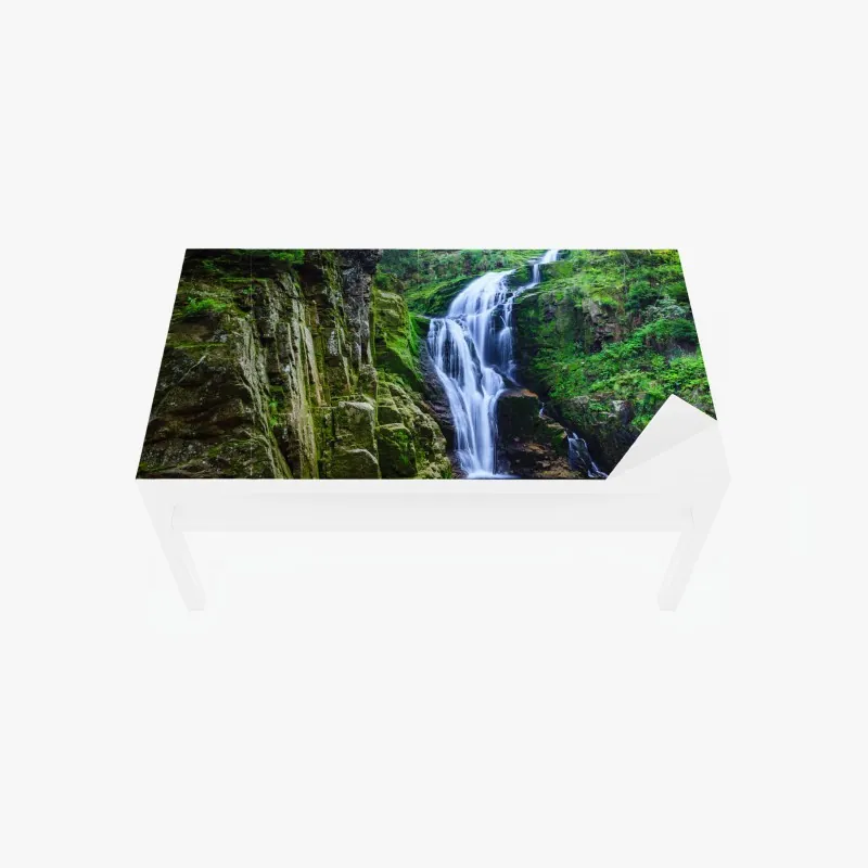 Naklejka na biurko i stół czarno-biała abstrakcja ze złotymi żyłami – Wallissimo®