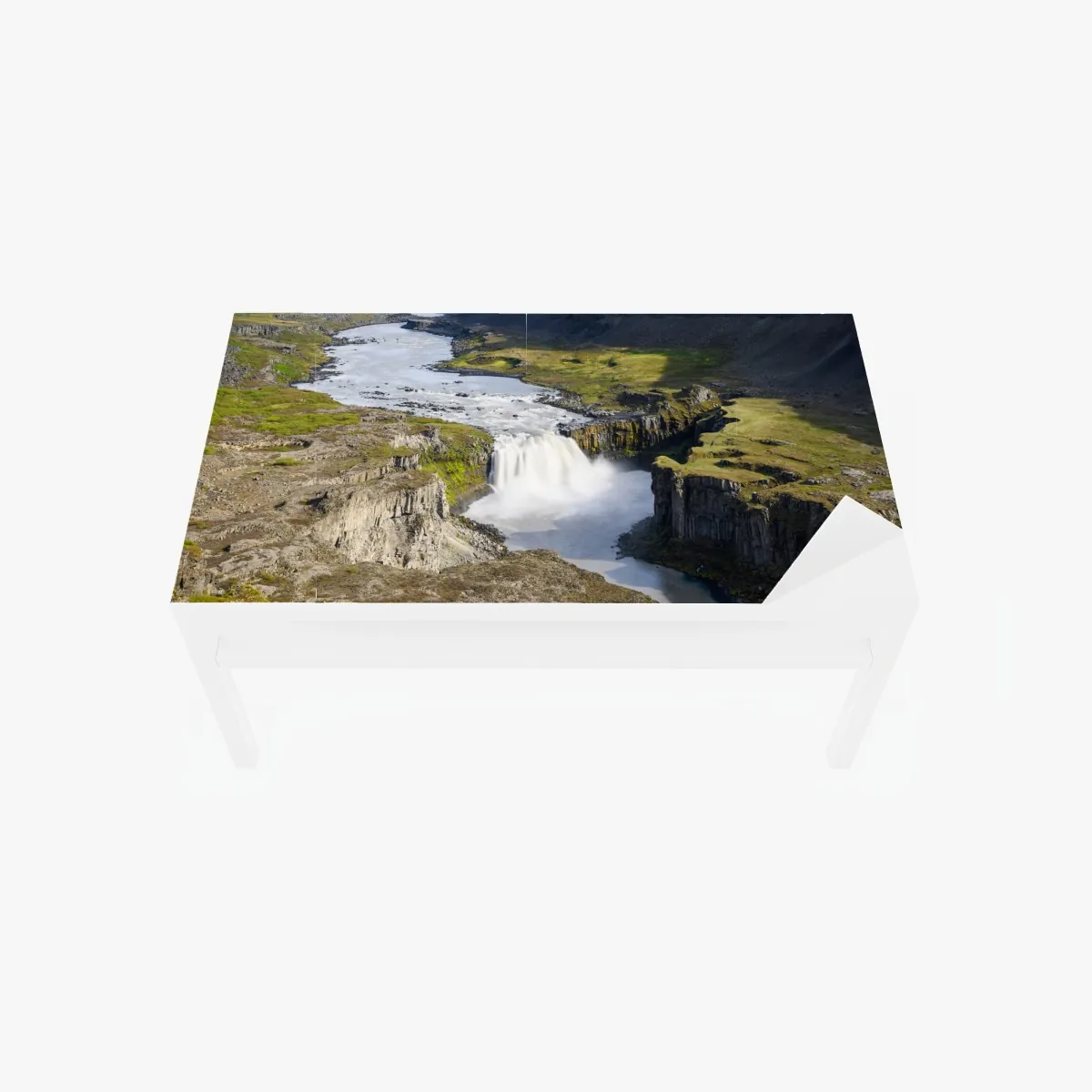 Naklejka na biurko i stół majestatyczny wodospad w islandzkim kanionie – Wallissimo® Naklejka na biurko i stół majestatyczny wodospad w islandzkim kanionie – Wallissimo®