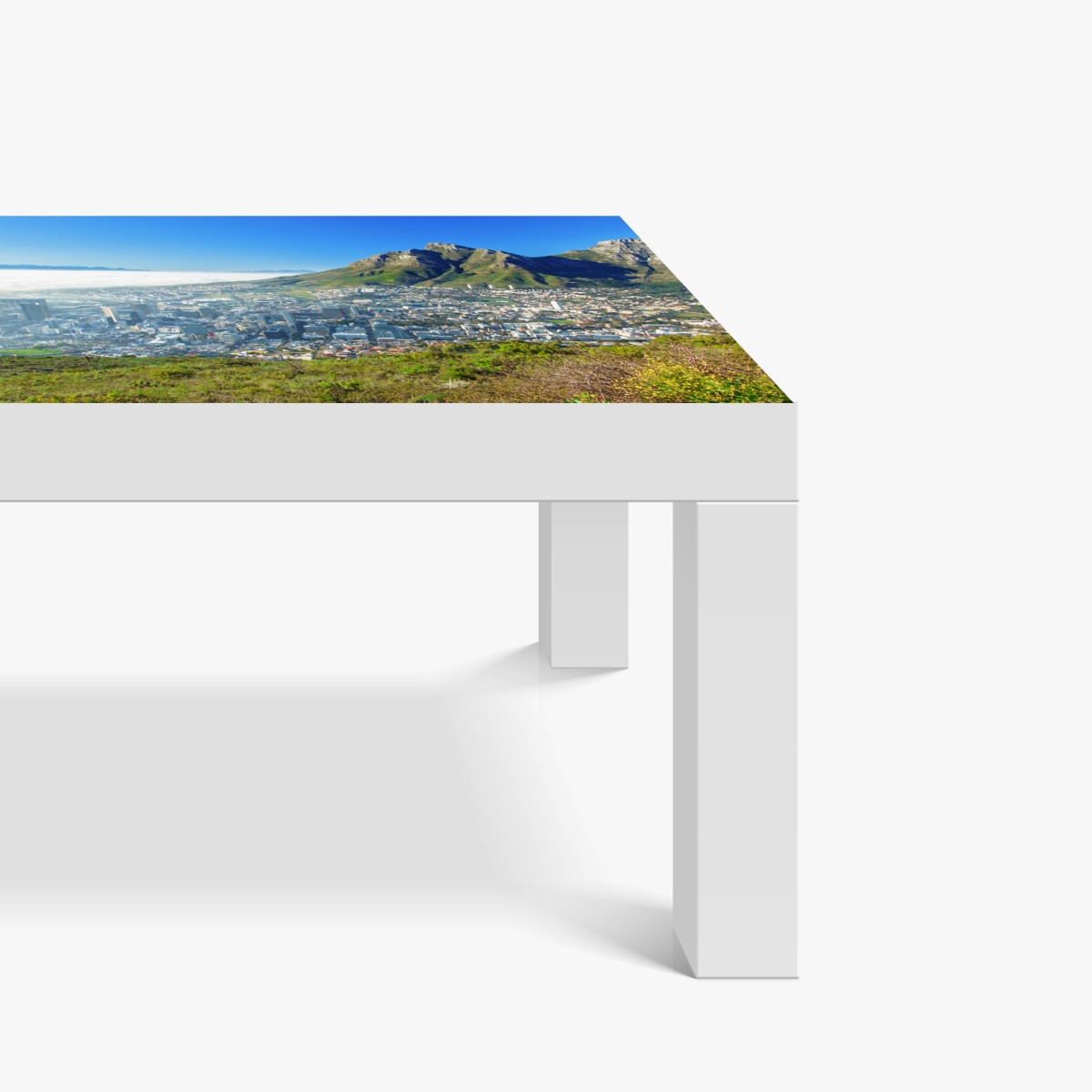 Naklejka na biurko i stół miejska panorama z górami i błękitnym niebem – Wallissimo® Naklejka na biurko i stół miejska panorama z górami i błękitnym niebem – Wallissimo®