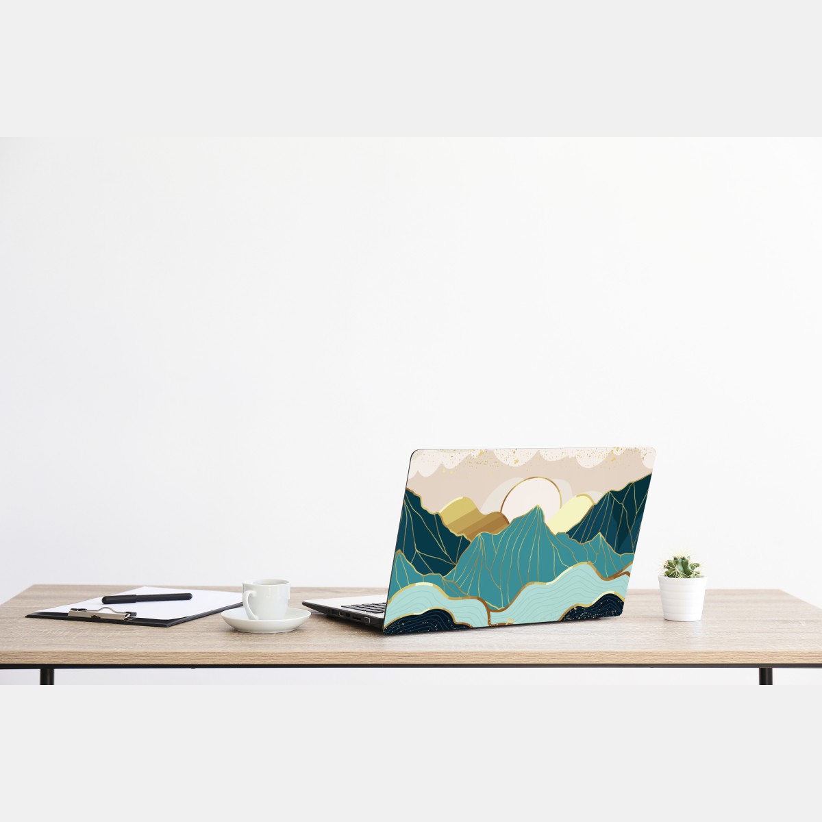 Naklejka na laptopa turkusowe góry o złotych akcentach – Wallissimo® Naklejka na laptopa turkusowe góry o złotych akcentach – Wallissimo®