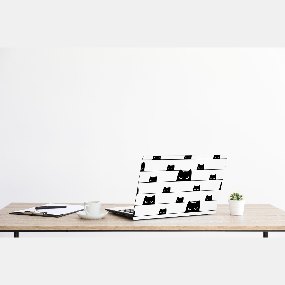 Naklejka na laptopa figlarne koty wyglądające zza pasków – Wallissimo® Naklejka na laptopa figlarne koty wyglądające zza pasków – Wallissimo®