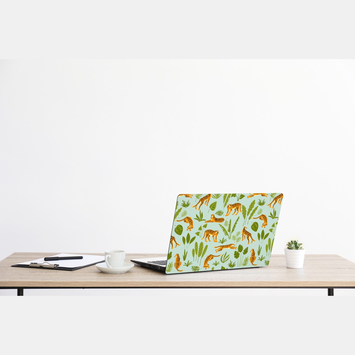 Naklejka na laptopa egzotyczne tygrysy wśród liści – Wallissimo® Naklejka na laptopa egzotyczne tygrysy wśród liści – Wallissimo®