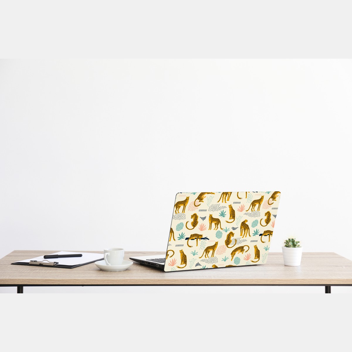 Naklejka na laptopa wzór z gepardami w pastelowych tonach – Wallissimo® Naklejka na laptopa wzór z gepardami w pastelowych tonach – Wallissimo®