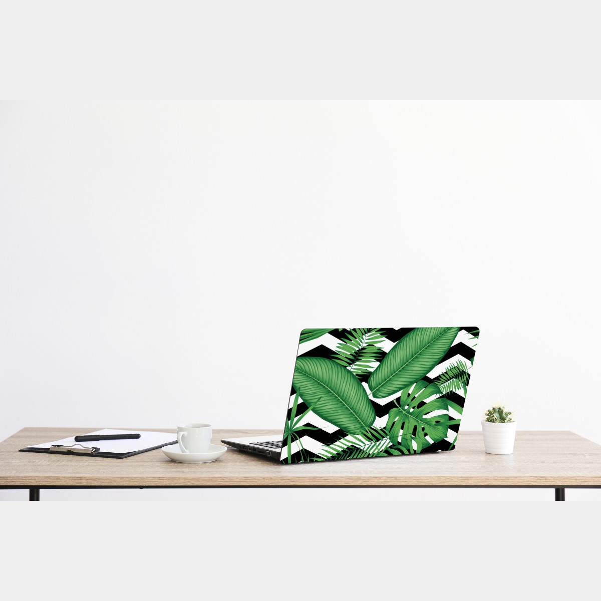 Naklejka na laptopa tropikalne liście na zygzakowatym tle – Wallissimo® Naklejka na laptopa tropikalne liście na zygzakowatym tle – Wallissimo®