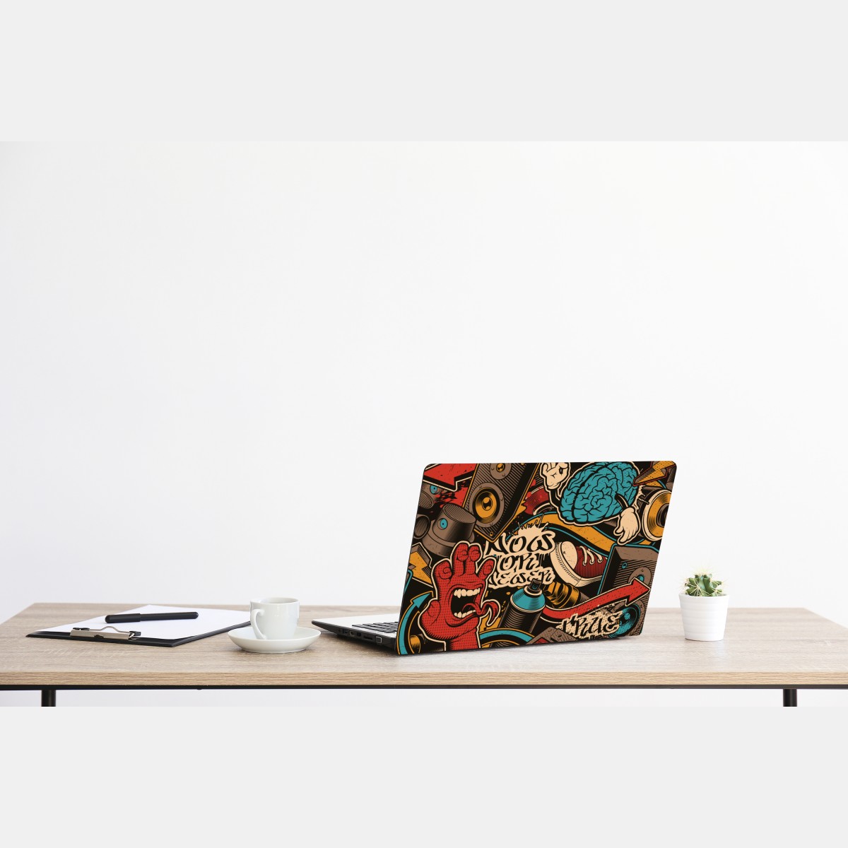 Naklejka na laptopa miejski kolaż graffiti i pop-artu – Wallissimo® Naklejka na laptopa miejski kolaż graffiti i pop-artu – Wallissimo®