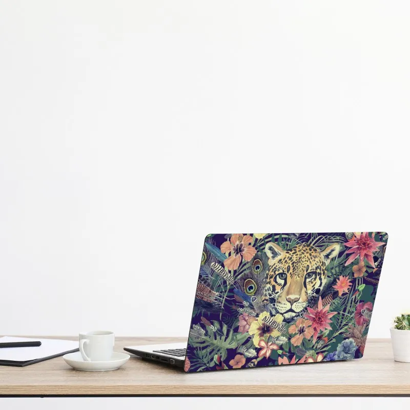 Naklejka na laptopa burzliwe morze z rozbijającymi się falami – Wallissimo®