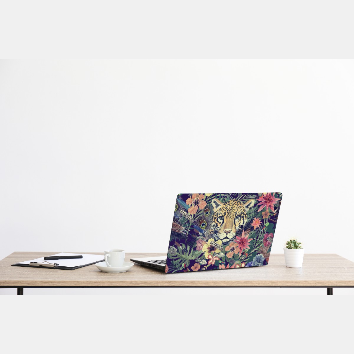 Naklejka na laptopa vintage akwarelowy lampart w tropikalnych liściach – Wallissimo® Naklejka na laptopa vintage akwarelowy lampart w tropikalnych liściach – Wallissimo®