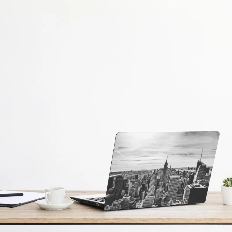 Naklejka na laptopa oceaniczny niebieski marmur ze złotymi żyłkami – Wallissimo®