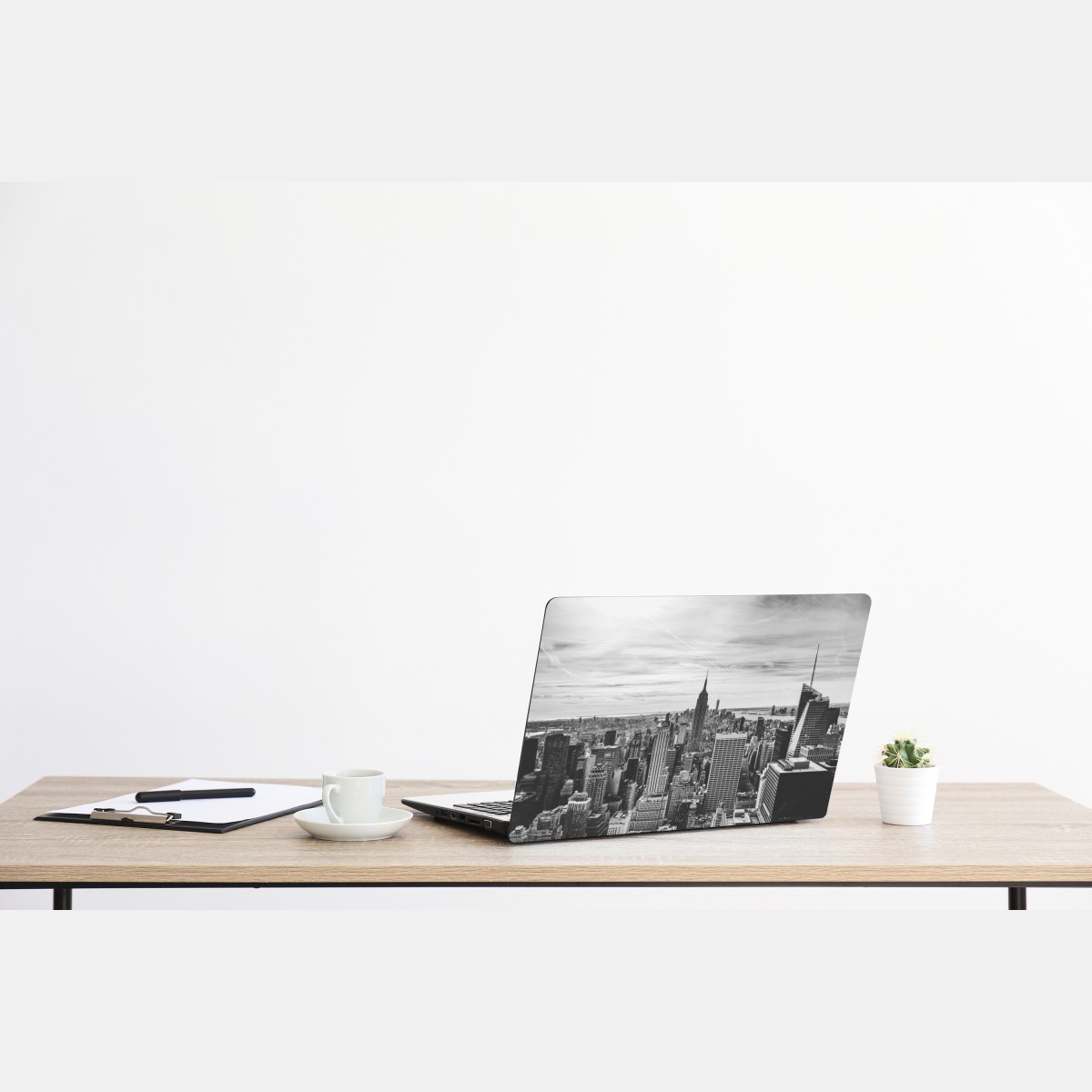 Naklejka na laptopa panorama Nowego Jorku w odcieniach szarości – Wallissimo® Naklejka na laptopa panorama Nowego Jorku w odcieniach szarości – Wallissimo®