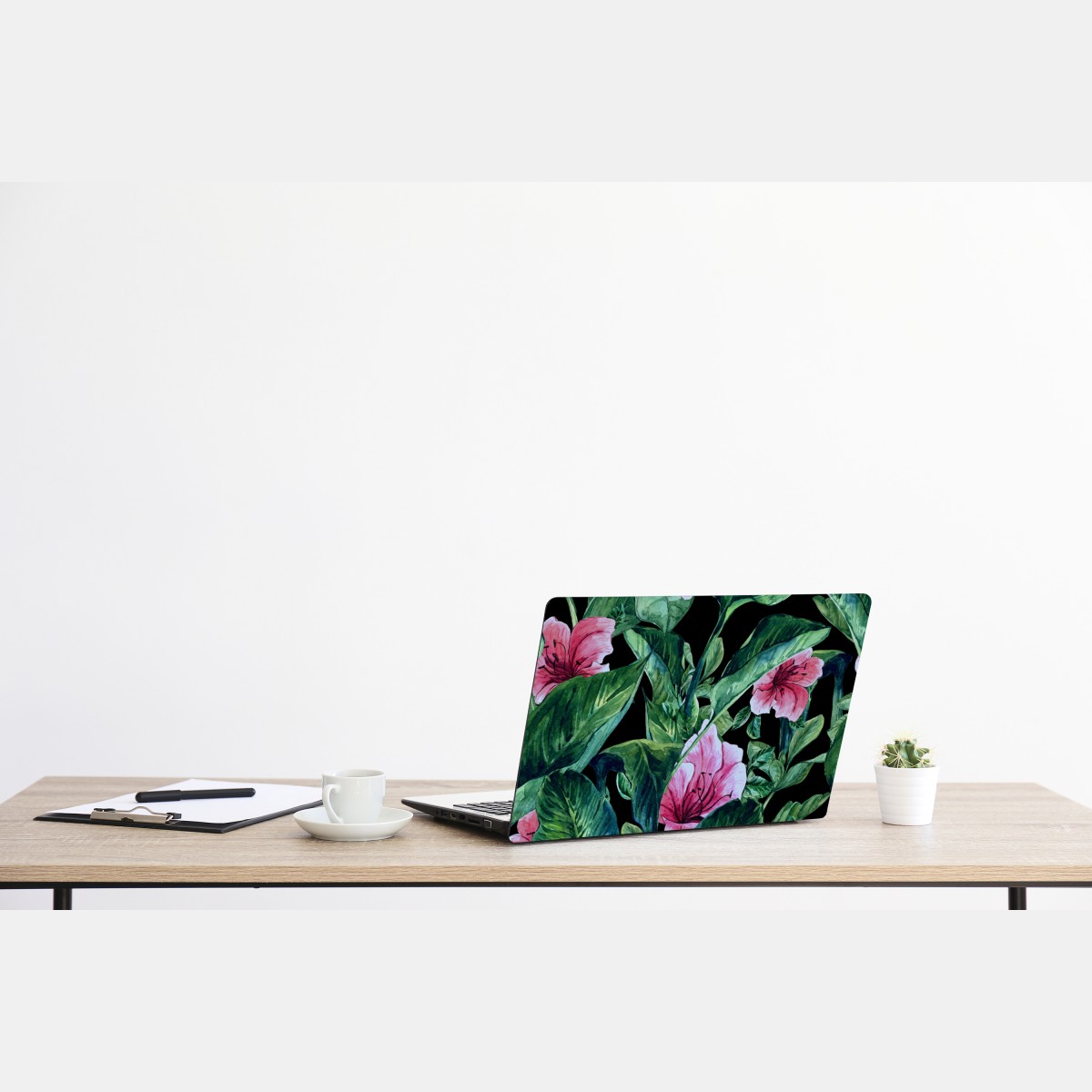 Naklejka na laptopa różowe akwarelowe kwiaty na czarnym tle – Wallissimo® Naklejka na laptopa różowe akwarelowe kwiaty na czarnym tle – Wallissimo®