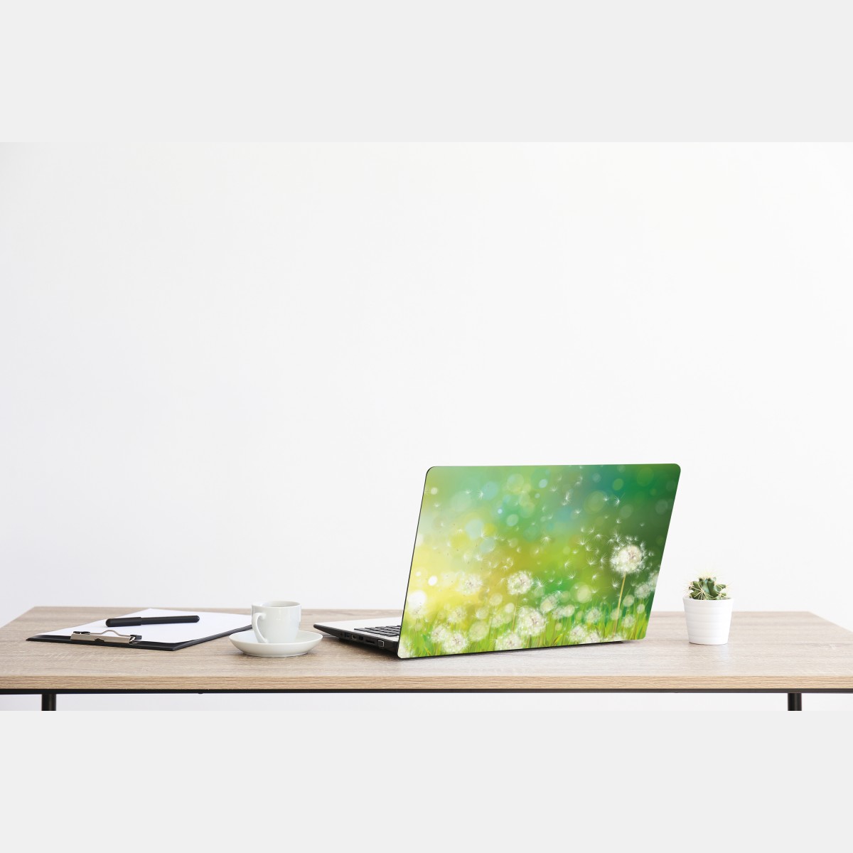 Naklejka na laptopa wiosenna łąka dmuchawców – Wallissimo® Naklejka na laptopa wiosenna łąka dmuchawców – Wallissimo®