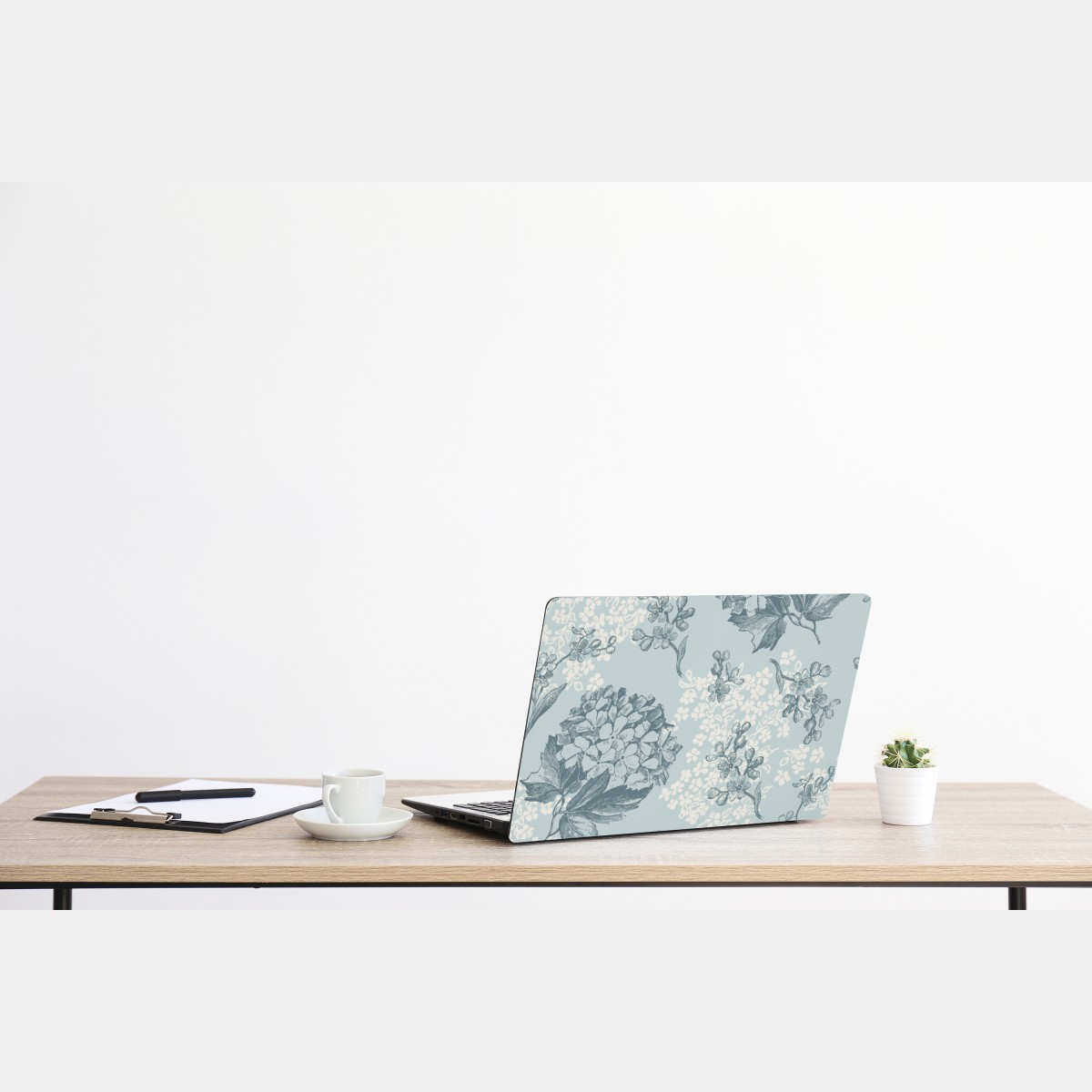 Naklejka na laptopa delikatny pastelowy wzór hortensji – Wallissimo® Naklejka na laptopa delikatny pastelowy wzór hortensji – Wallissimo®