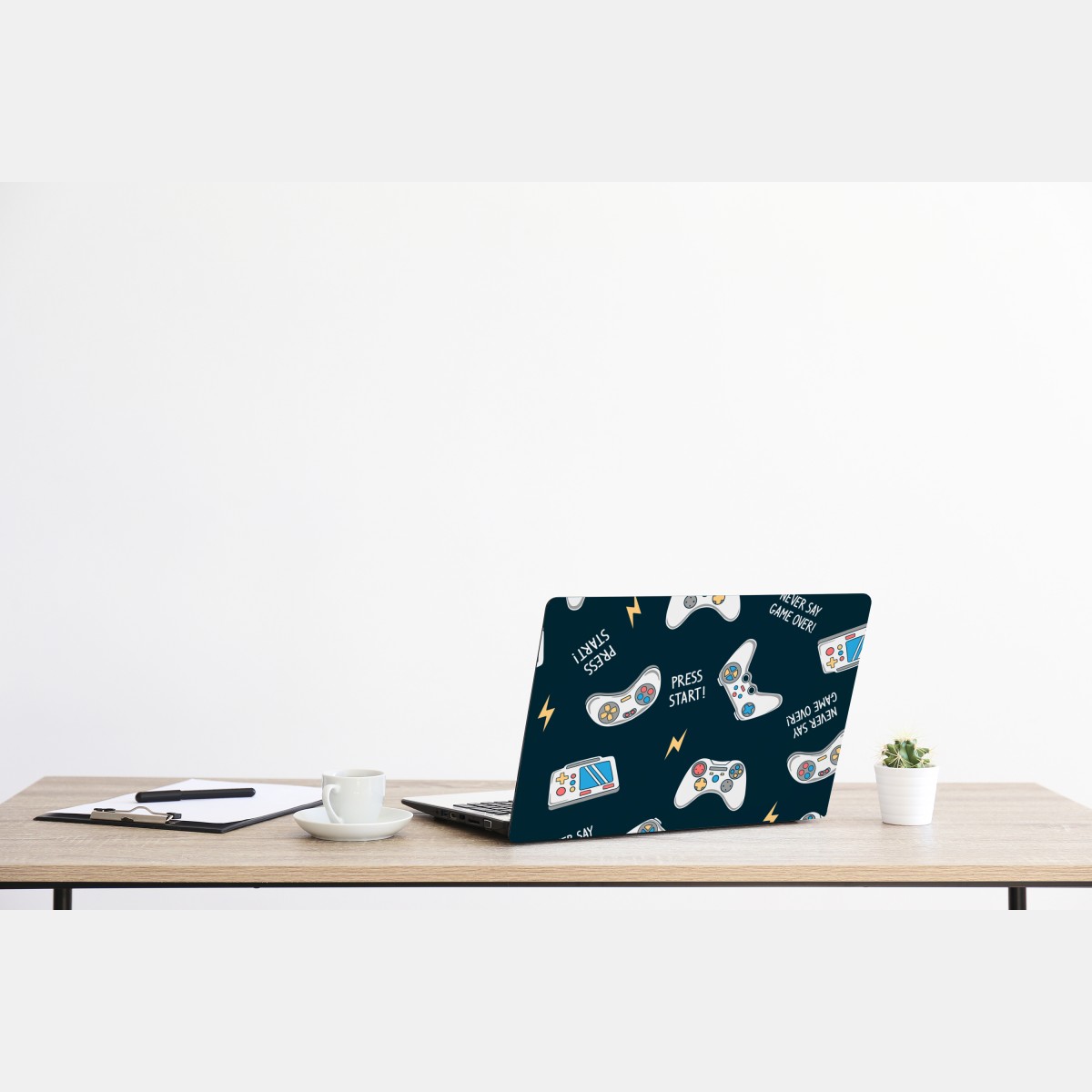 Naklejka na laptopa retro wzór kontrolerów do gier – Wallissimo® Naklejka na laptopa retro wzór kontrolerów do gier – Wallissimo®