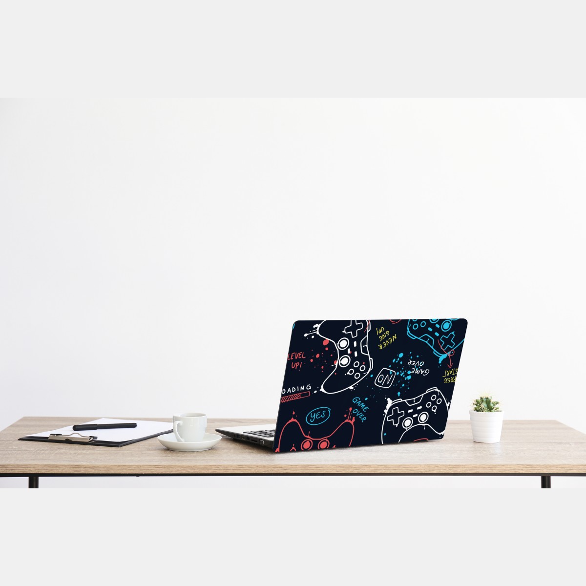 Naklejka na laptopa kolorowy wzór kontrolerów do gier – Wallissimo® Naklejka na laptopa kolorowy wzór kontrolerów do gier – Wallissimo®