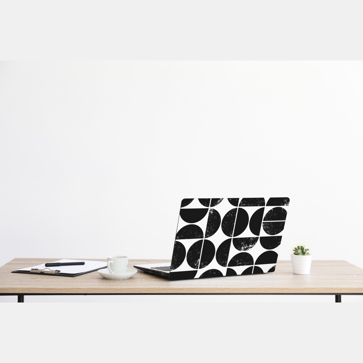 Naklejka na laptopa czarny geometryczny wzór z kół i półkół – Wallissimo® Naklejka na laptopa czarny geometryczny wzór z kół i półkół – Wallissimo®
