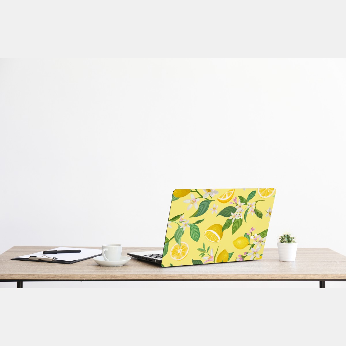 Naklejka na laptopa wzór z kwiatami i cytrynami – Wallissimo® Naklejka na laptopa wzór z kwiatami i cytrynami – Wallissimo®