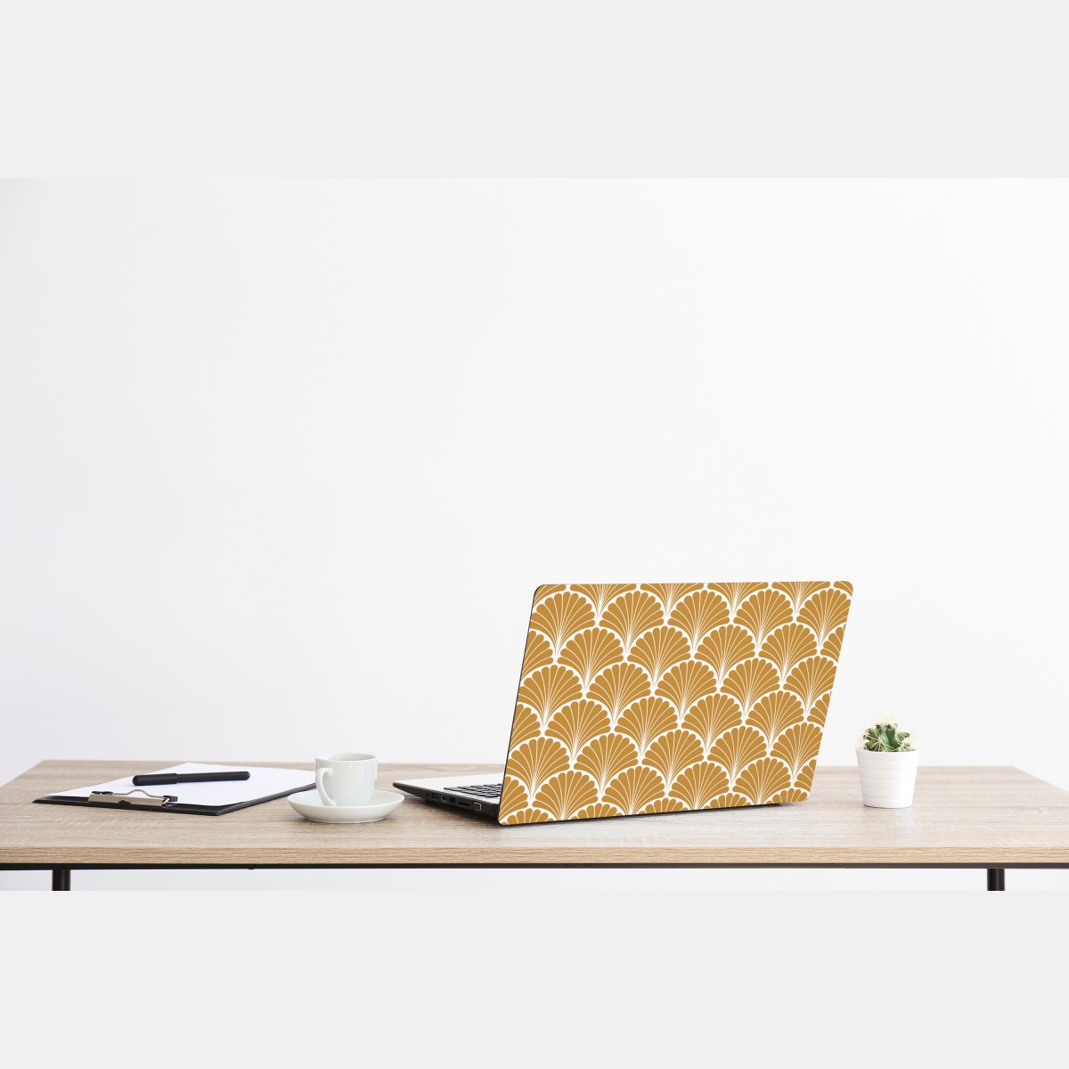 Naklejka na laptopa złoty wzór wachlarza w stylu art deco – Wallissimo® Naklejka na laptopa złoty wzór wachlarza w stylu art deco – Wallissimo®
