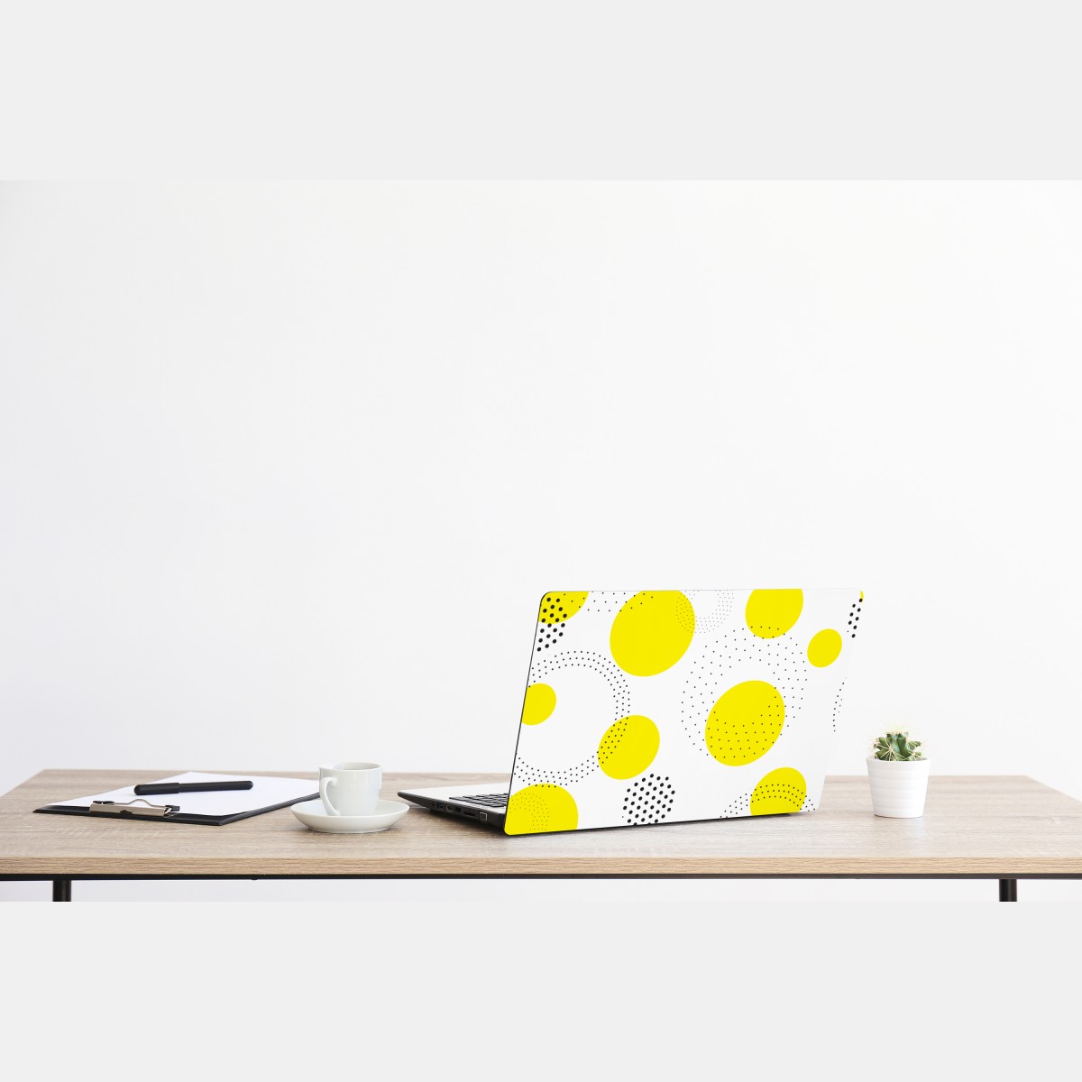 Naklejka na laptopa jasny żółty wzór w kropki do pokoju – Wallissimo® Naklejka na laptopa jasny żółty wzór w kropki do pokoju – Wallissimo®