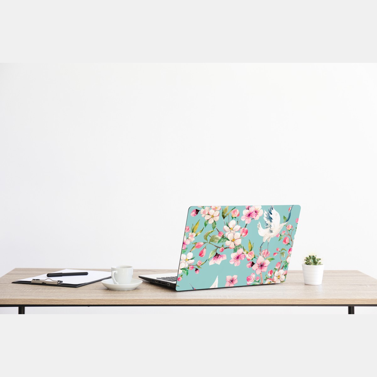 Naklejka na laptopa turkusowy wzór kwitnącej wiśni i żurawia – Wallissimo® Naklejka na laptopa turkusowy wzór kwitnącej wiśni i żurawia – Wallissimo®