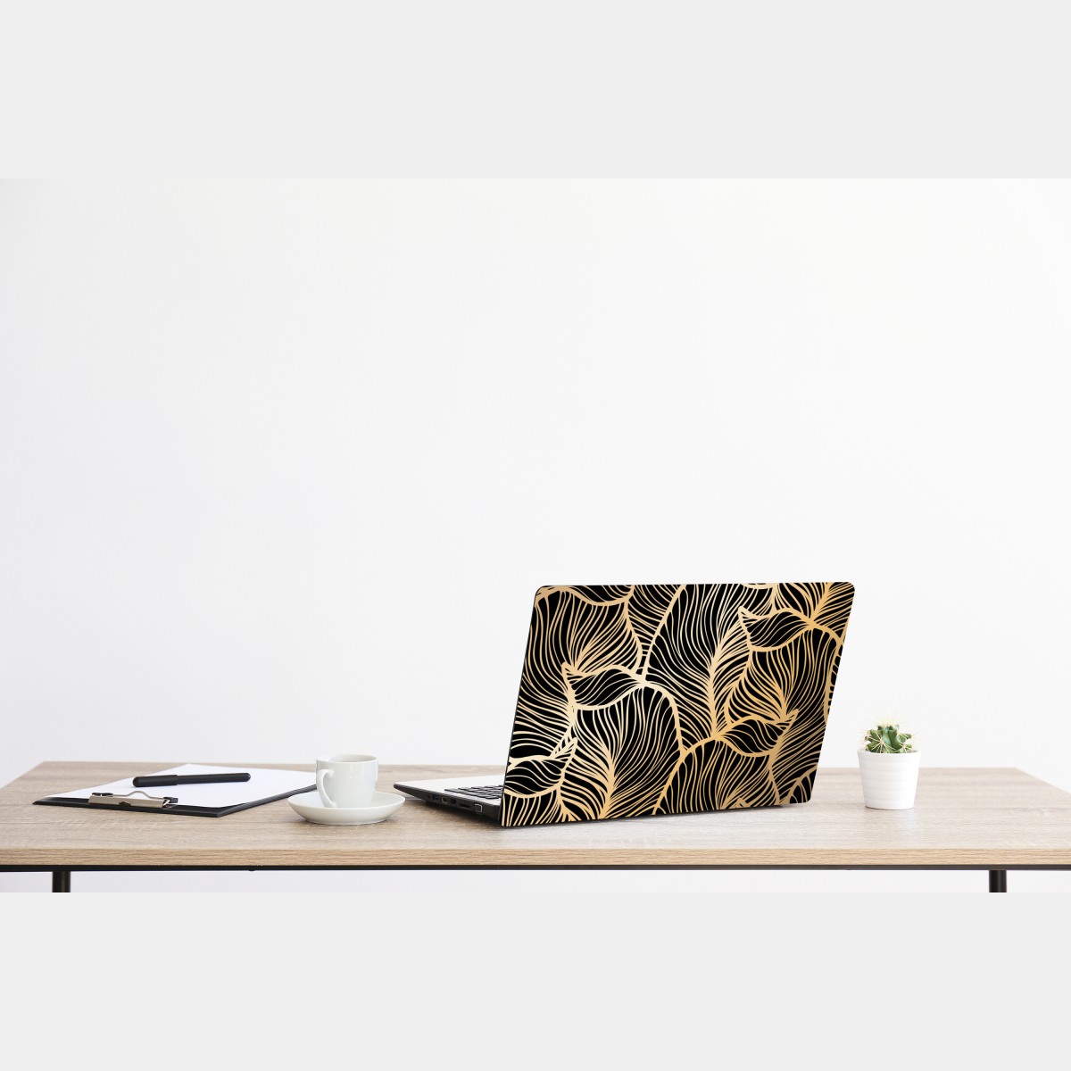 Naklejka na laptopa złoty wzór liści na czarnym tle – Wallissimo® Naklejka na laptopa złoty wzór liści na czarnym tle – Wallissimo®
