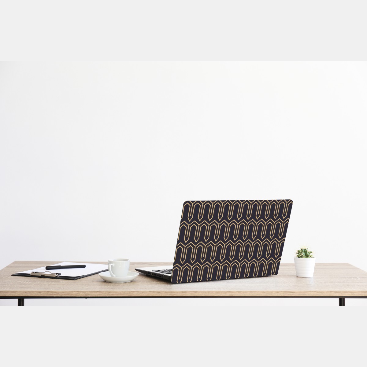 Naklejka na laptopa art deco geometryczny wzór w złocie na czarnym tle – Wallissimo® Naklejka na laptopa art deco geometryczny wzór w złocie na czarnym tle – Wallissimo®