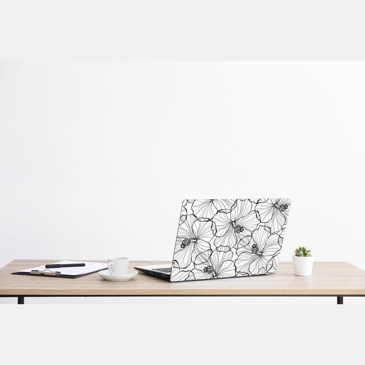 Naklejka na laptopa czarno-biały hibiskus w stylu line art – Wallissimo® Naklejka na laptopa czarno-biały hibiskus w stylu line art – Wallissimo®