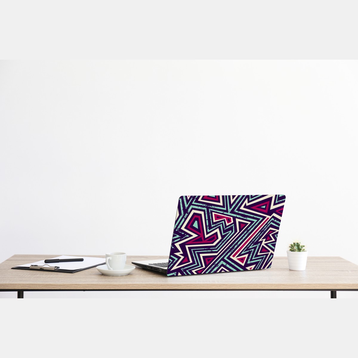 Naklejka na laptopa odważny geometryczny wzór z trójkątami – Wallissimo® Naklejka na laptopa odważny geometryczny wzór z trójkątami – Wallissimo®