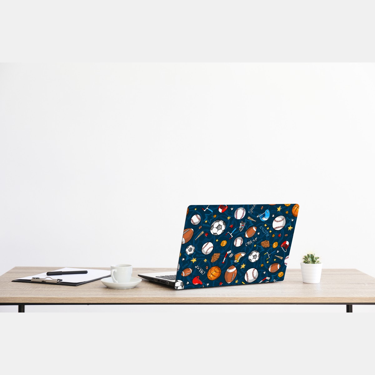 Naklejka na laptopa zabawny wzór sportowy na granatowym tle – Wallissimo® Naklejka na laptopa zabawny wzór sportowy na granatowym tle – Wallissimo®