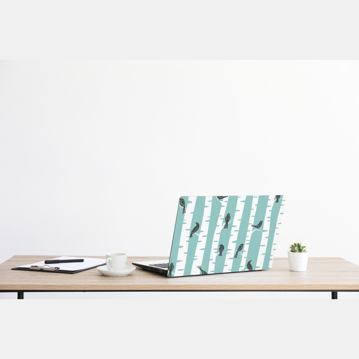 Naklejka na laptopa turkusowy las brzóz z ptakami – Wallissimo® Naklejka na laptopa turkusowy las brzóz z ptakami – Wallissimo®