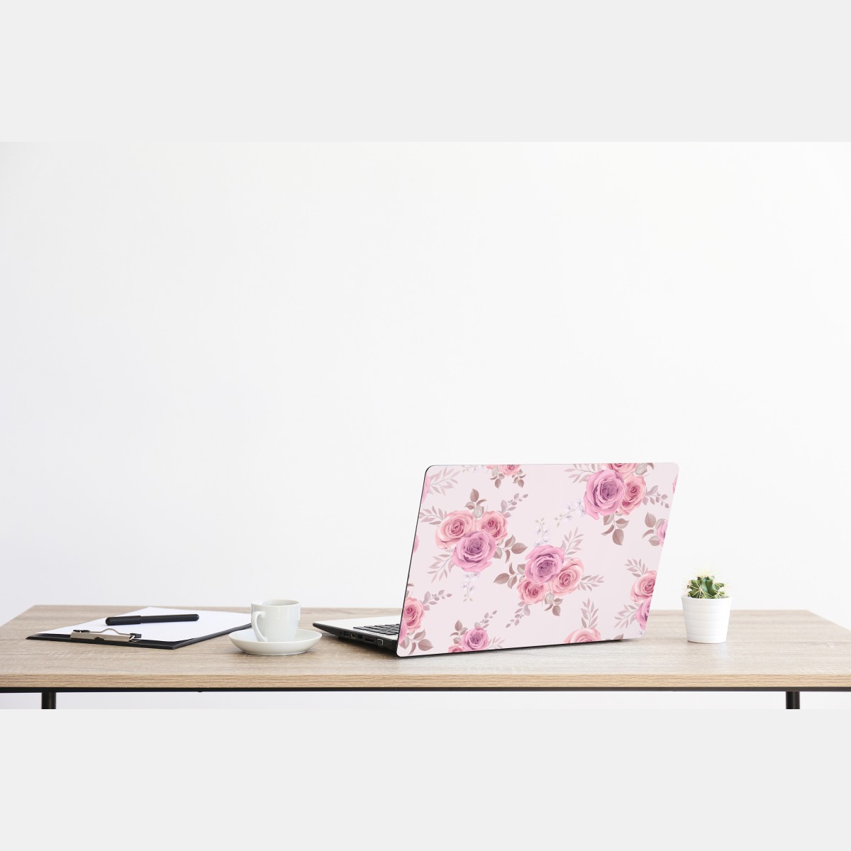 Naklejka na laptopa delikatny różowy wzór z różami – Wallissimo® Naklejka na laptopa delikatny różowy wzór z różami – Wallissimo®