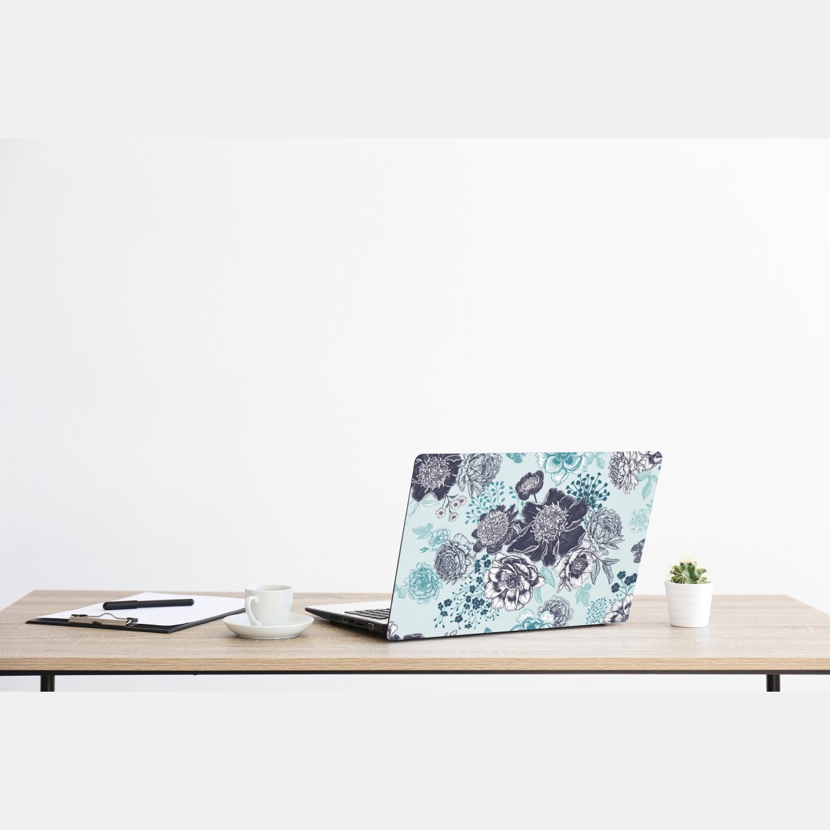 Naklejka na laptopa kwiatowy wzór peonii w odcieniach turkusu i granatu – Wallissimo® Naklejka na laptopa kwiatowy wzór peonii w odcieniach turkusu i granatu – Wallissimo®