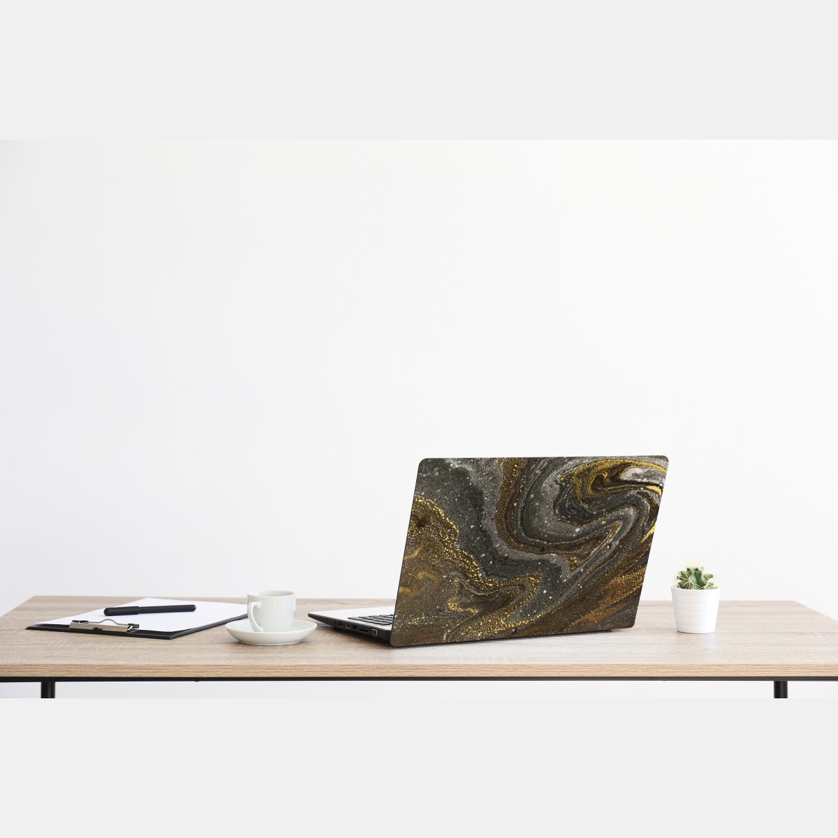 Naklejka na laptopa złoto-czarny marmurowy wir abstrakcyjny – Wallissimo® Naklejka na laptopa złoto-czarny marmurowy wir abstrakcyjny – Wallissimo®