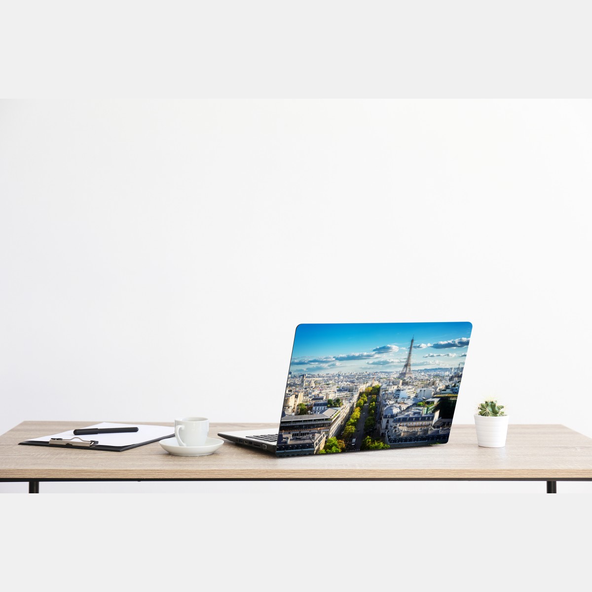 Naklejka na laptopa panorama Paryża z Wieżą Eiffla – Wallissimo® Naklejka na laptopa panorama Paryża z Wieżą Eiffla – Wallissimo®