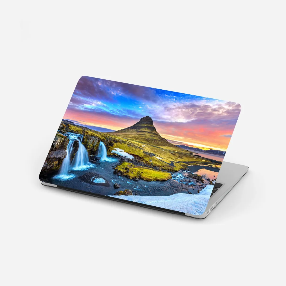 Naklejka na laptopa Kirkjufell wschód słońca górski pejzaż – Wallissimo® Naklejka na laptopa Kirkjufell wschód słońca górski pejzaż – Wallissimo®