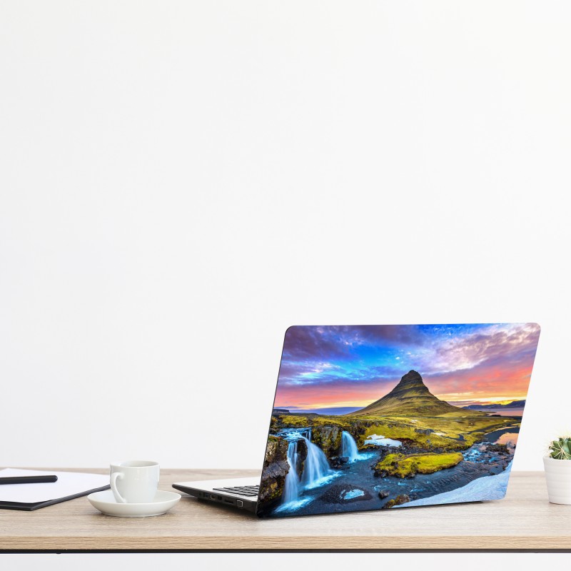 Naklejka na laptopa Kirkjufell wschód słońca górski pejzaż – Wallissimo® Naklejka na laptopa Kirkjufell wschód słońca górski pejzaż – Wallissimo®