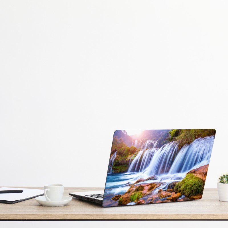 Naklejka na laptopa słoneczna leśna ścieżka – Wallissimo®